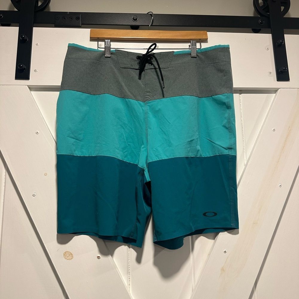 Oakley Men's Aqua and Charcoal Board Shorts